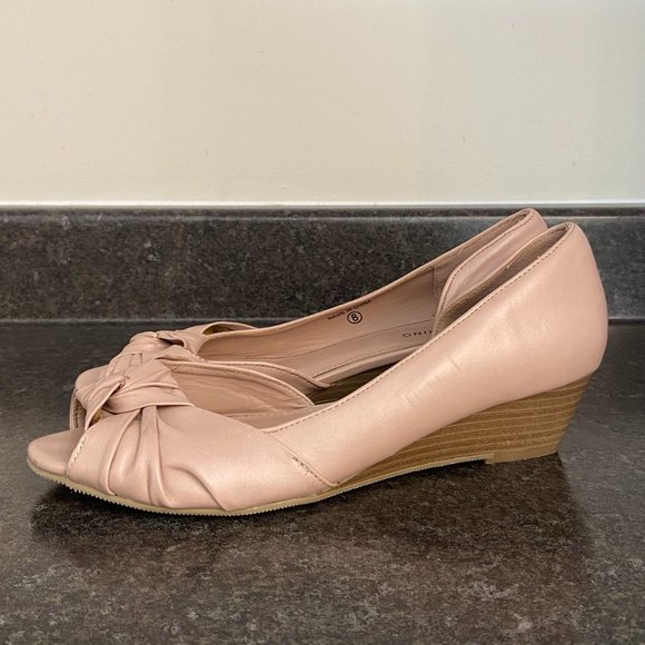 Call It Spring Bow Wedges - Size 8 - Picture 4 of 12